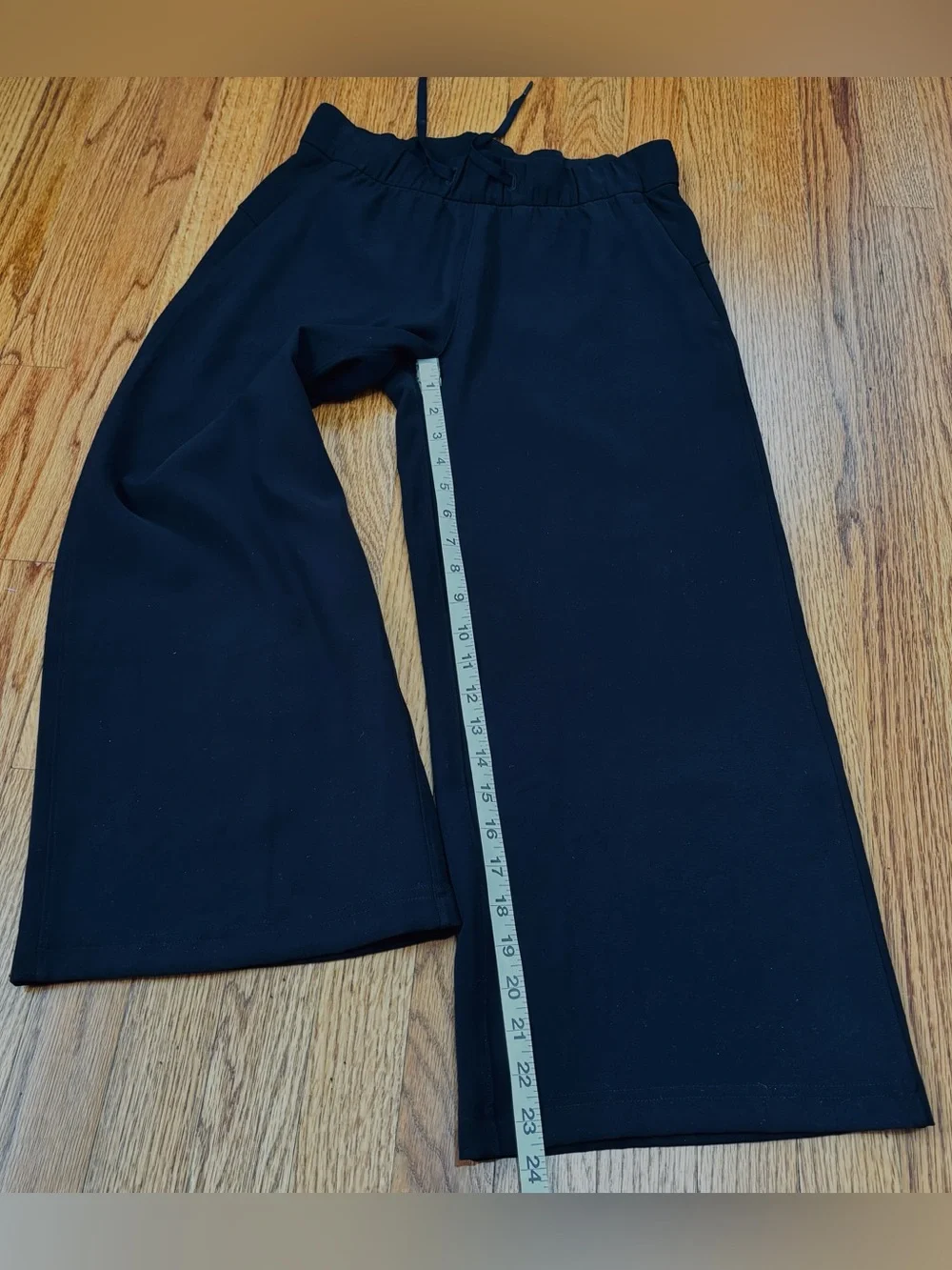 Lululemon on the fly 7/8 wide leg pull on cropped black slouchy activewear pants
